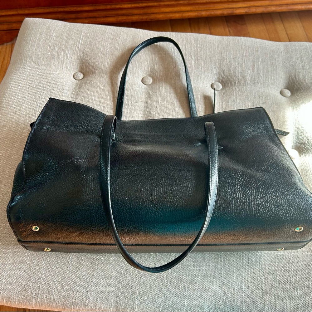 Victoria Napoli Chic Black Leather Tote Bag